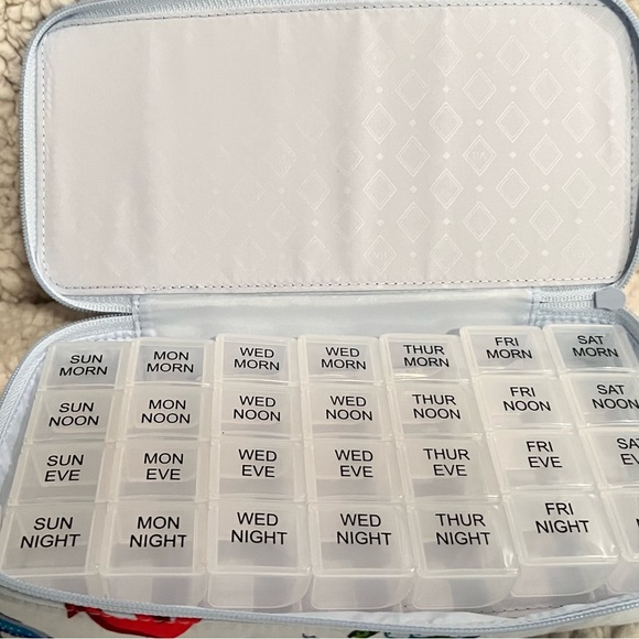 Vera Bradley Accessories - Picture 12 of 16